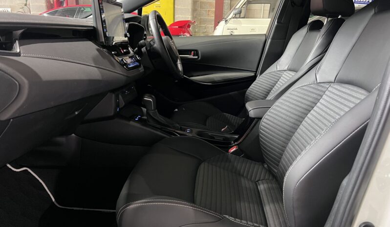 2019 Toyota Corolla Touring WxB Hybrid Wagon full