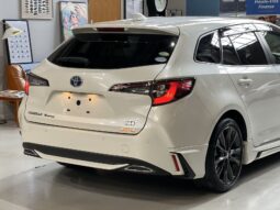 2019 Toyota Corolla Touring WxB Hybrid Wagon full