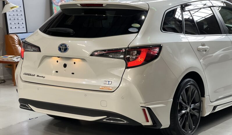 2019 Toyota Corolla Touring WxB Hybrid Wagon full