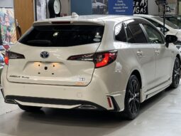 2019 Toyota Corolla Touring WxB Hybrid Wagon full