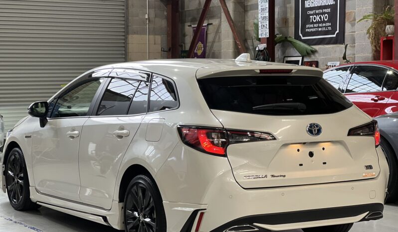 2019 Toyota Corolla Touring WxB Hybrid Wagon full