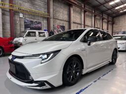 2019 Toyota Corolla Touring WxB Hybrid Wagon full