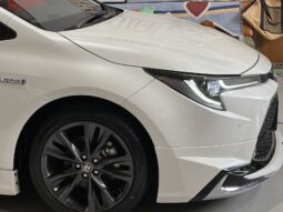 2019 Toyota Corolla Touring WxB Hybrid Wagon full