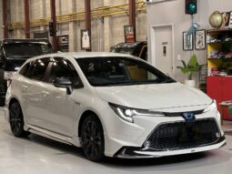 2019 Toyota Corolla Touring WxB Hybrid Wagon full