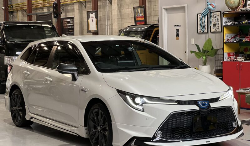 2019 Toyota Corolla Touring WxB Hybrid Wagon full