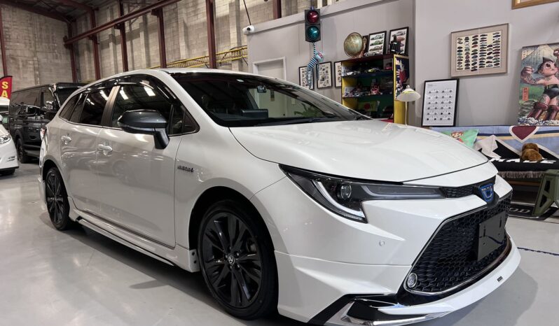 2019 Toyota Corolla Touring WxB Hybrid Wagon full