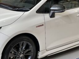 2019 Toyota Corolla Touring WxB Hybrid Wagon full